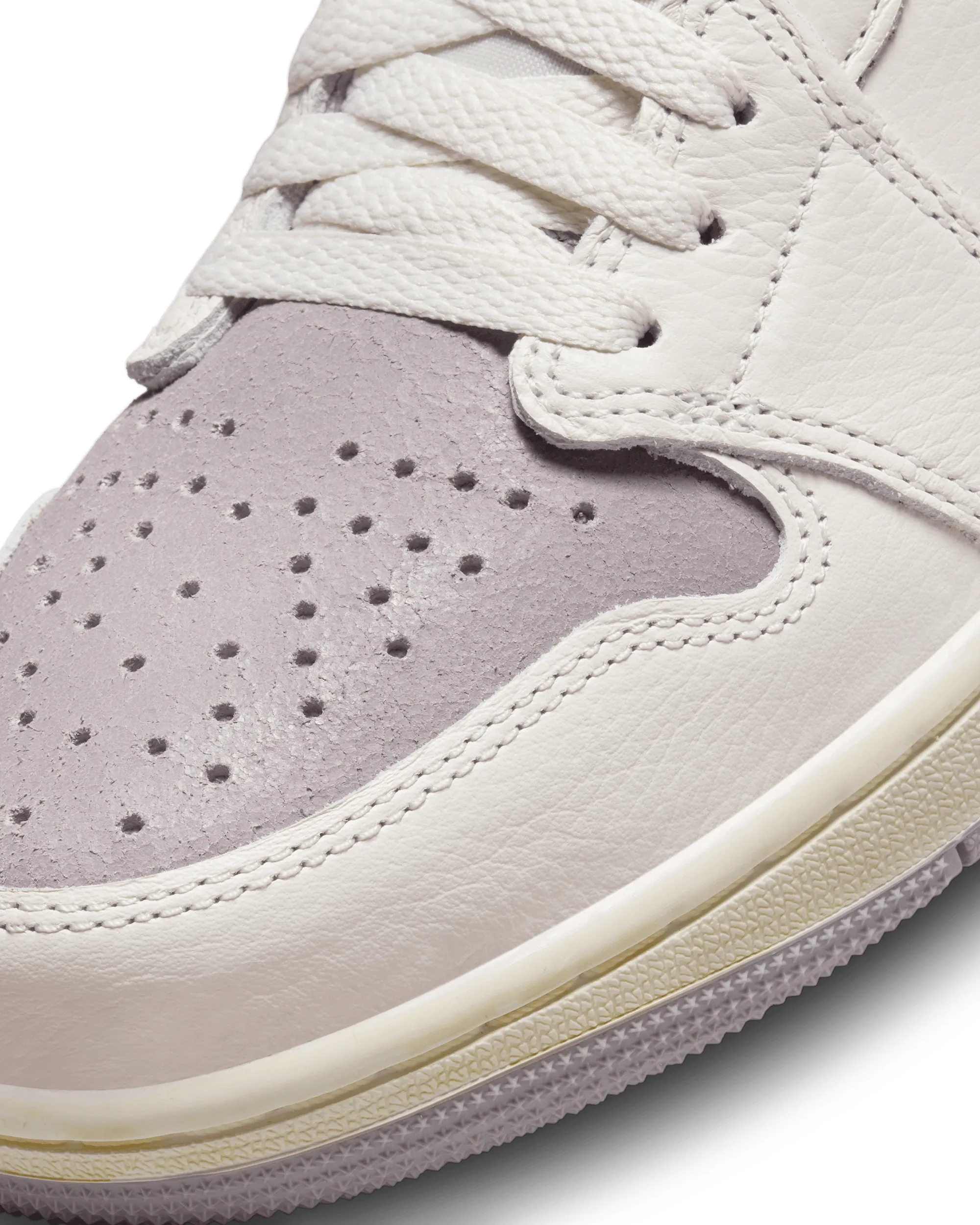 AIR JORDAN 1 RETRO LOW OG - SAIL / BLACK ATMOSPHERE GREY