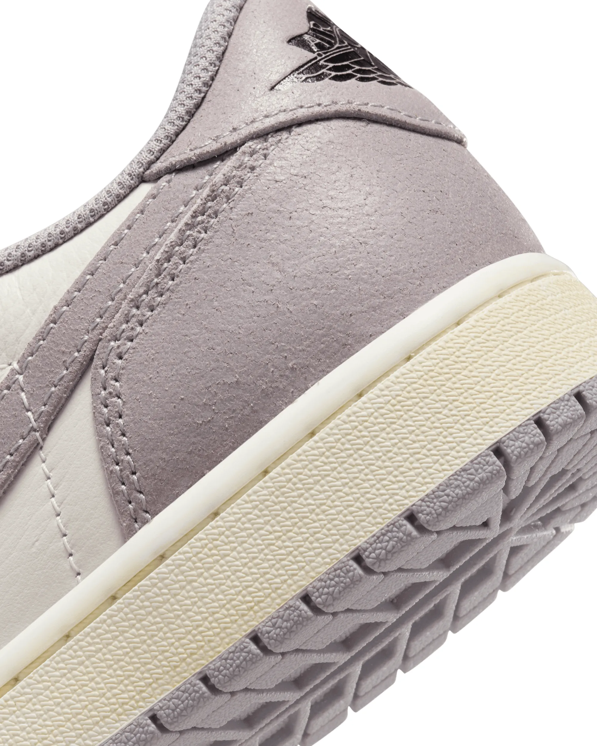 AIR JORDAN 1 RETRO LOW OG - SAIL / BLACK ATMOSPHERE GREY