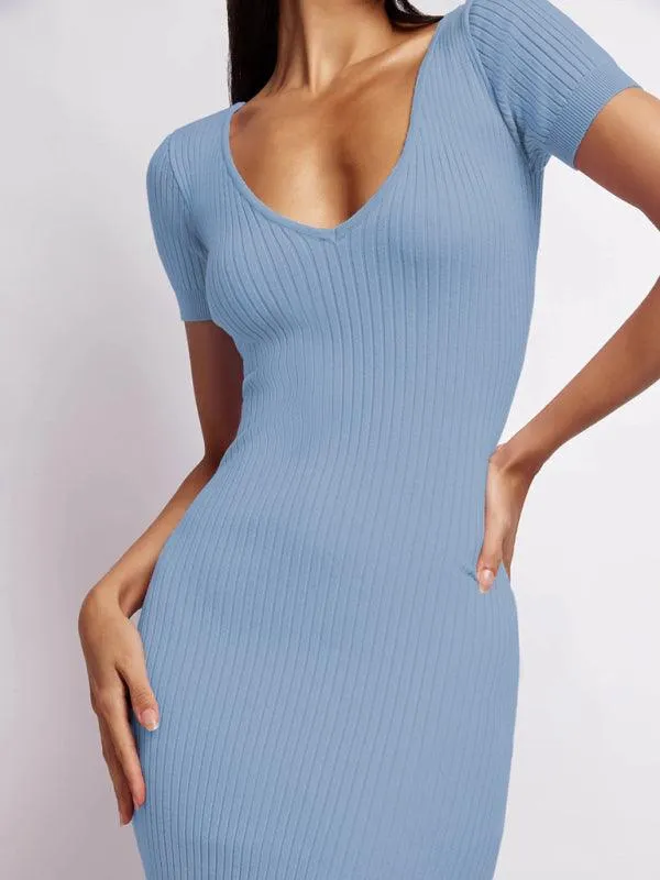 Chic Ribbed Midi Dress with Flirty Side Slits