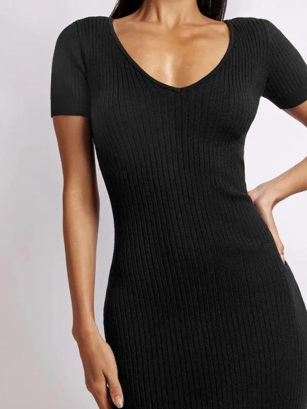 Chic Ribbed Midi Dress with Flirty Side Slits