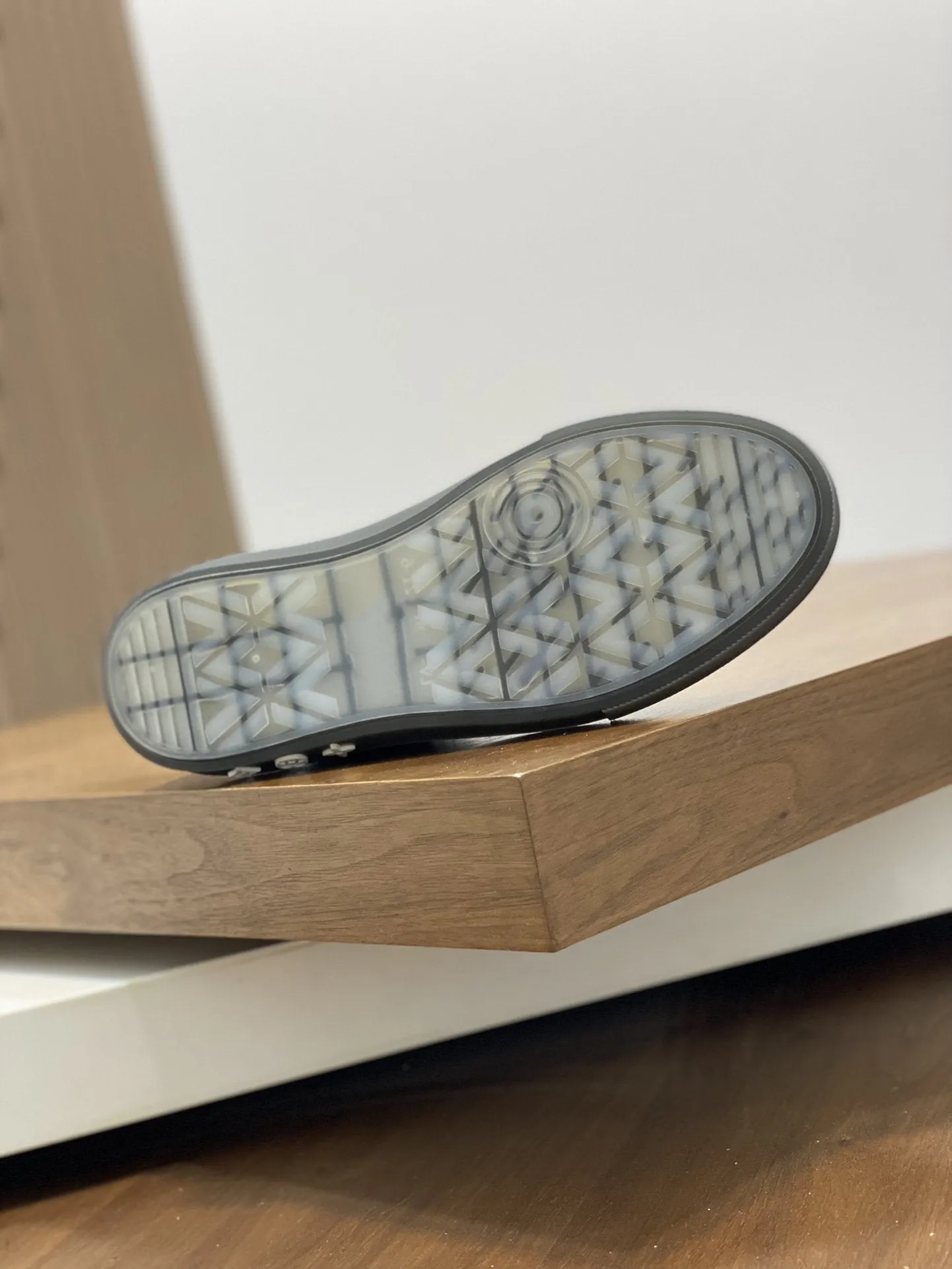 LV MONOGRAM BLACK SNEAKERS